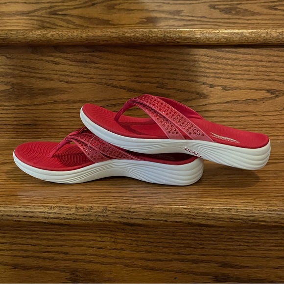 Skechers Archfit Pink Flip Flops with Rhinestone Embellished Straps - Picture 5 of 9